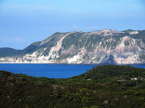 新島 白ママ断層