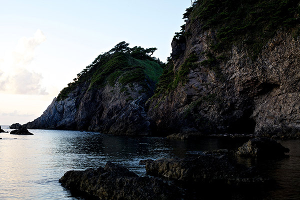 大浦海岸の岩場