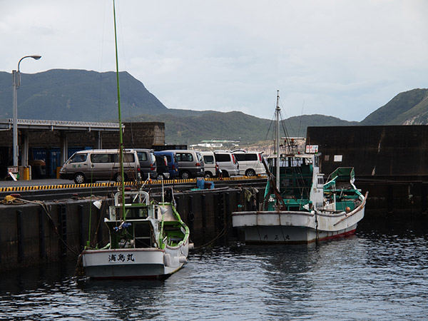 野伏港の漁船