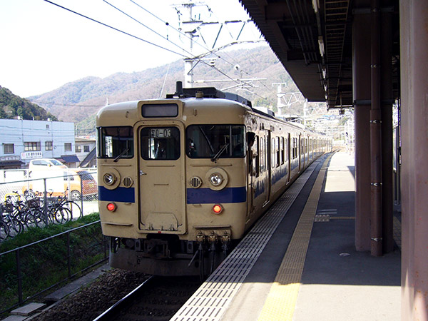 瀬野駅のホーム