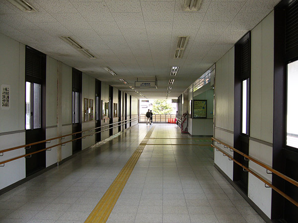 瀬野駅の自由通路
