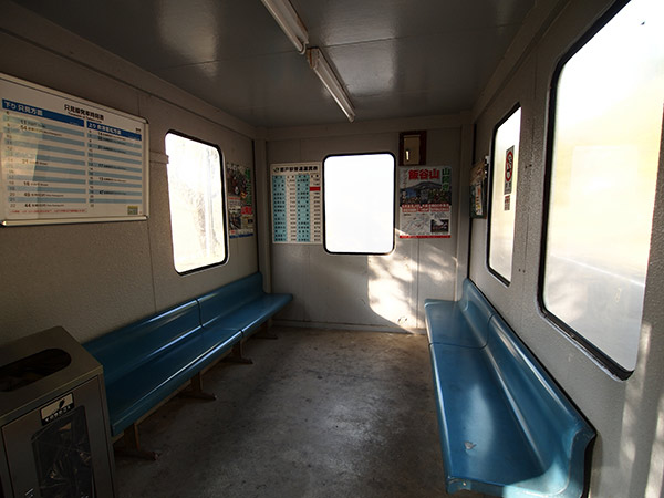 郷戸駅の待合室