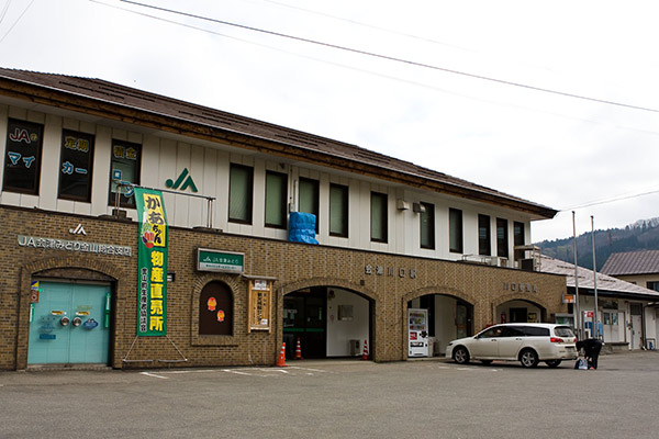 会津川口の駅舎