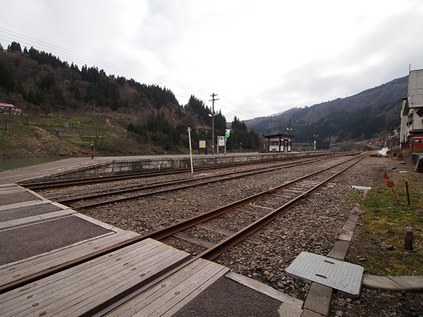 会津川口駅のホーム