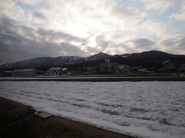 夕暮れ時の魚沼市