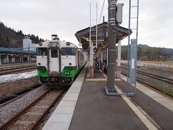 小出駅ホーム