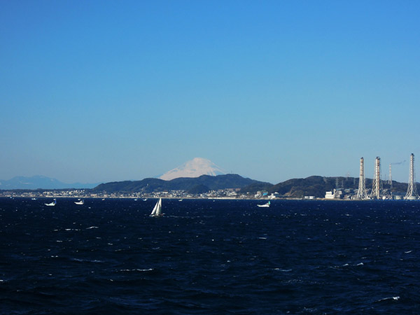 久里浜港と富士山