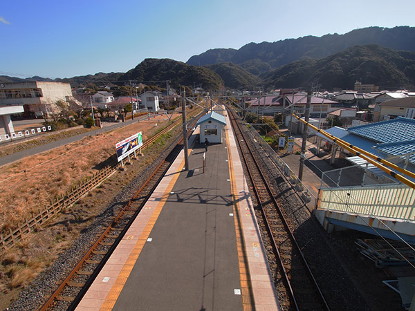 浜金谷駅のホーム