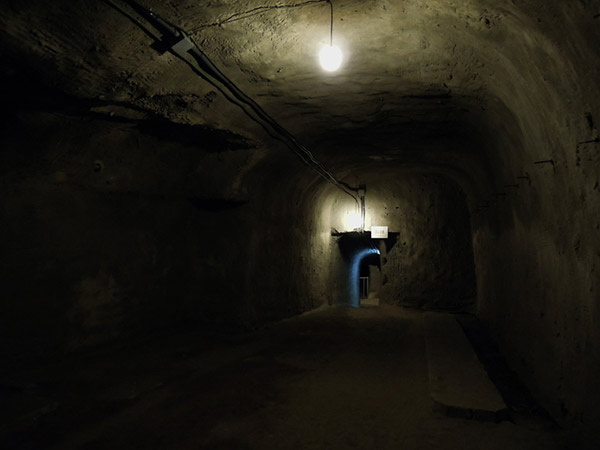 赤山地下壕の内部