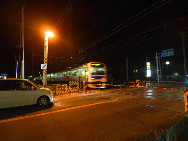 夜 内房線の踏切