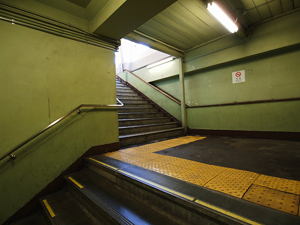 鶴見駅 連絡通路