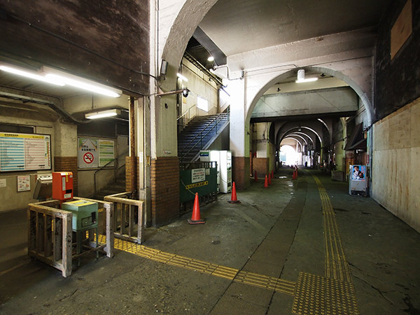 国道駅 全景