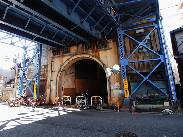 国道駅 鶴見川