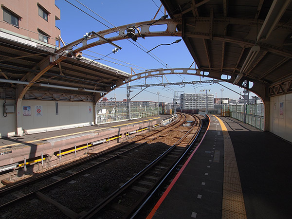 国道駅 ホーム